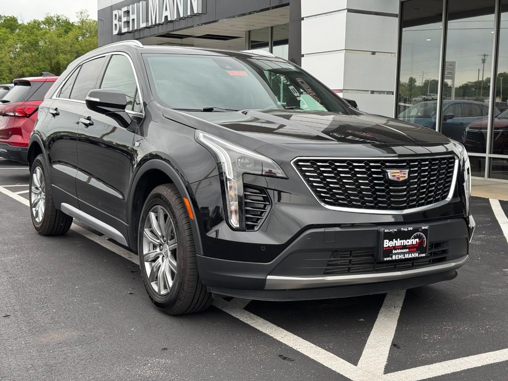 Cadillac XT4 Vehicle Full-screen Gallery Image 02