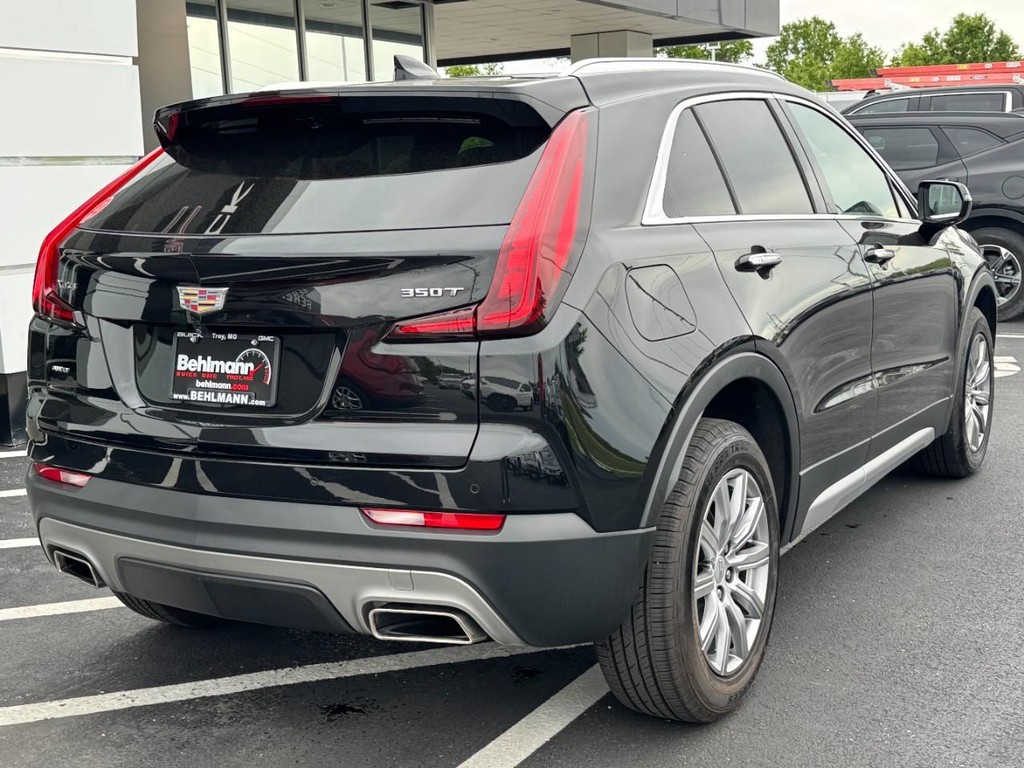 Cadillac XT4 Vehicle Full-screen Gallery Image 03
