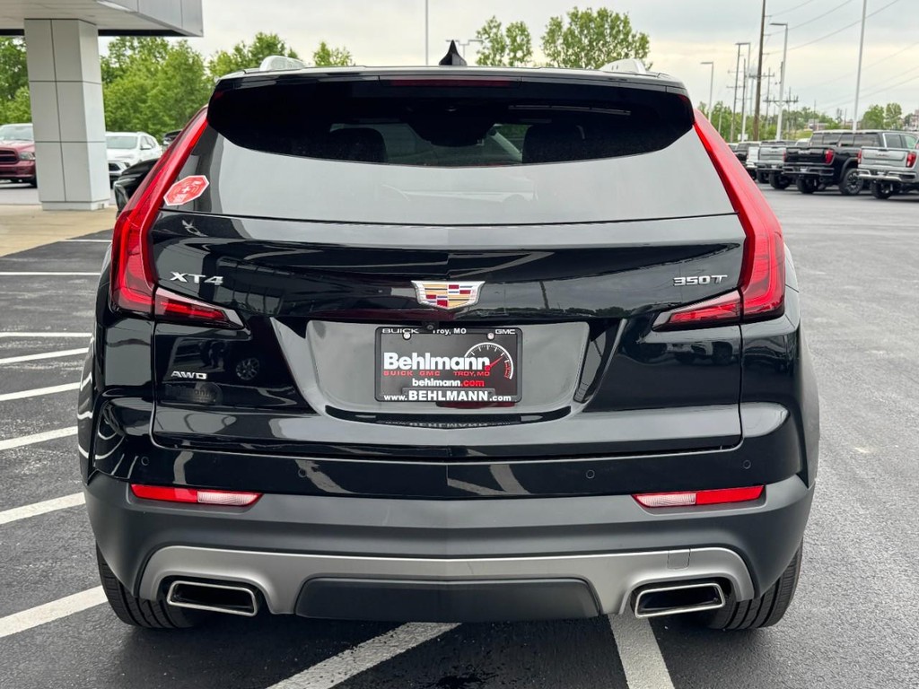 Cadillac XT4 Vehicle Full-screen Gallery Image 04