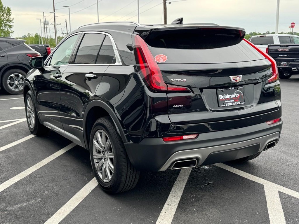 Cadillac XT4 Vehicle Full-screen Gallery Image 06