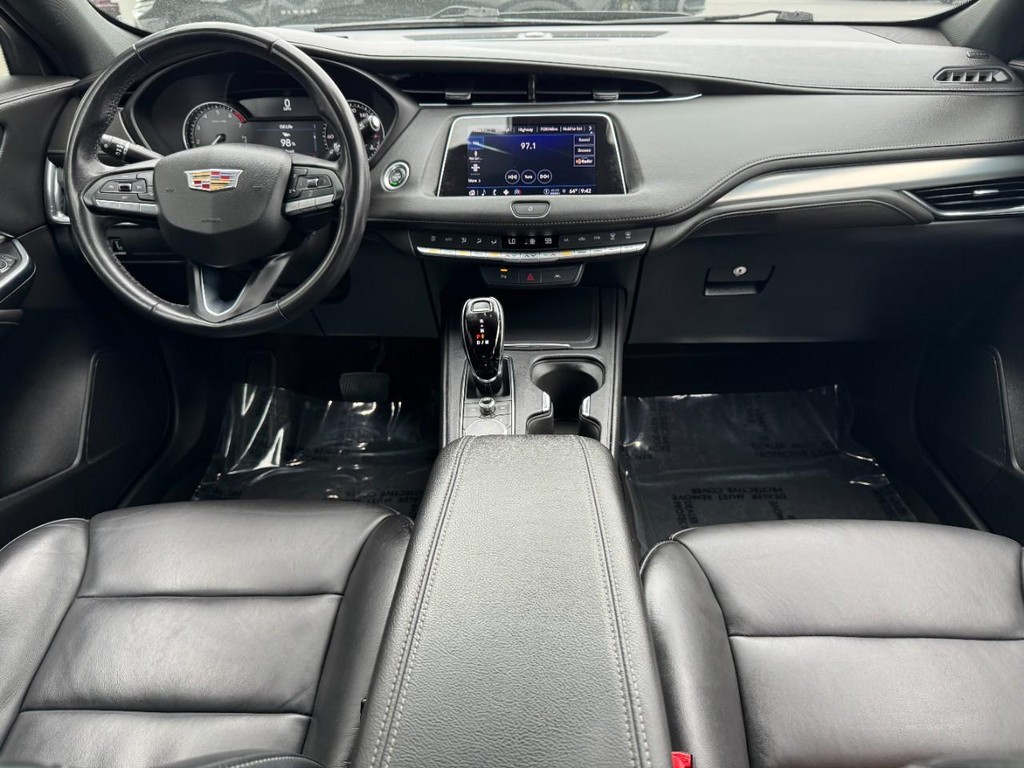 Cadillac XT4 Vehicle Full-screen Gallery Image 11