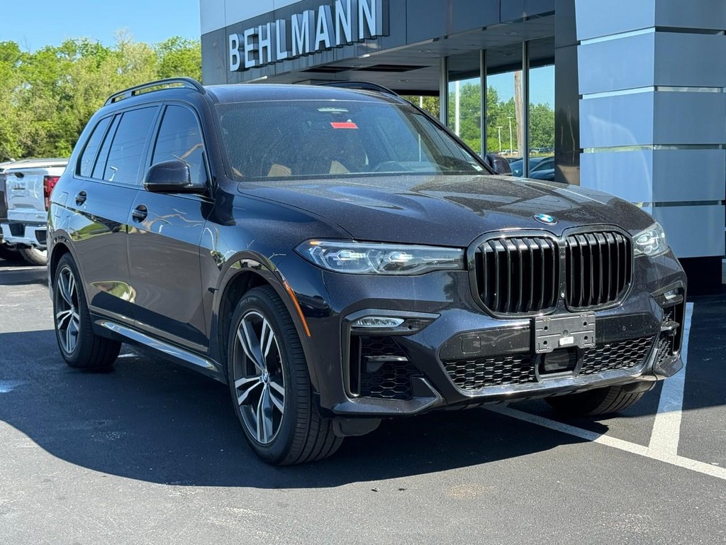BMW X7 Vehicle Full-screen Gallery Image 02