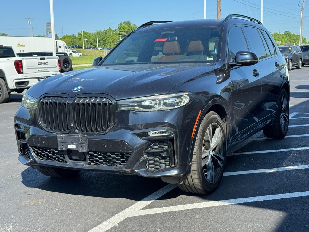 BMW X7 Vehicle Full-screen Gallery Image 08