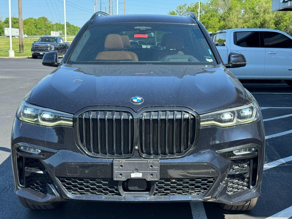 BMW X7 Vehicle Full-screen Gallery Image 09