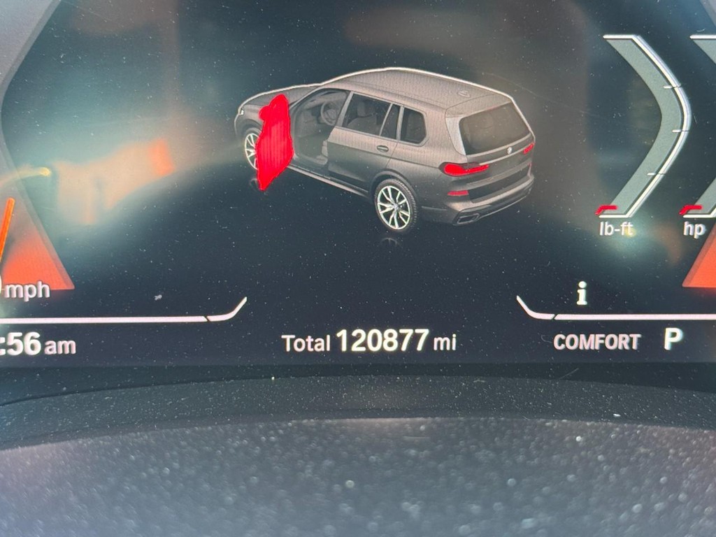 BMW X7 Vehicle Full-screen Gallery Image 20