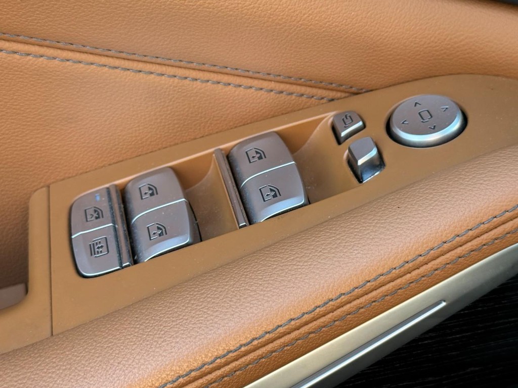 BMW X7 Vehicle Full-screen Gallery Image 25