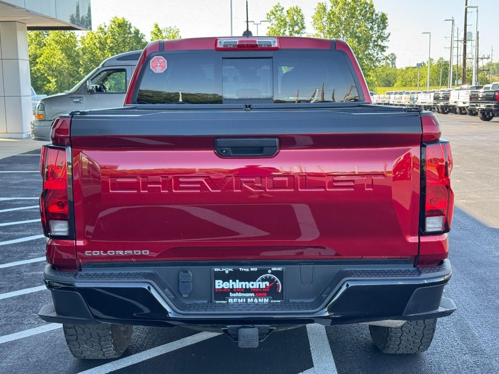 Chevrolet Colorado Vehicle Full-screen Gallery Image 04