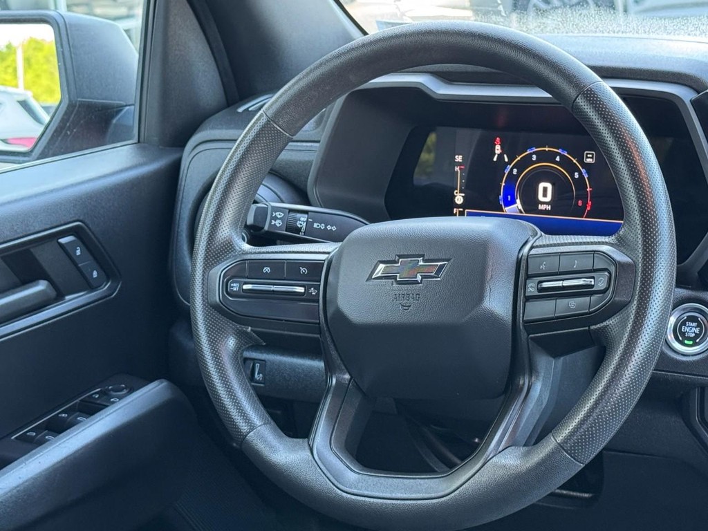 Chevrolet Colorado Vehicle Full-screen Gallery Image 12
