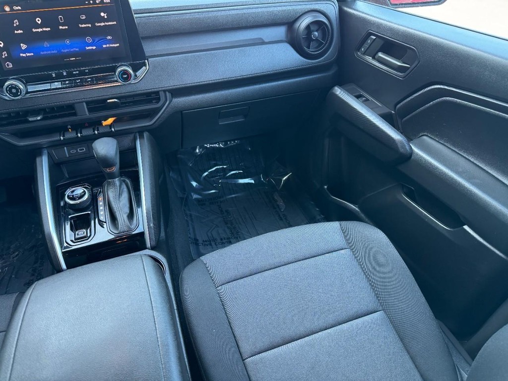 Chevrolet Colorado Vehicle Full-screen Gallery Image 15