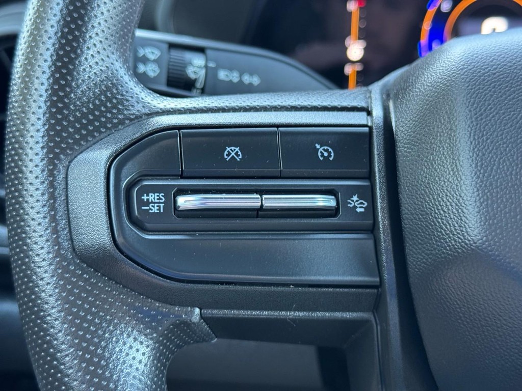 Chevrolet Colorado Vehicle Full-screen Gallery Image 16