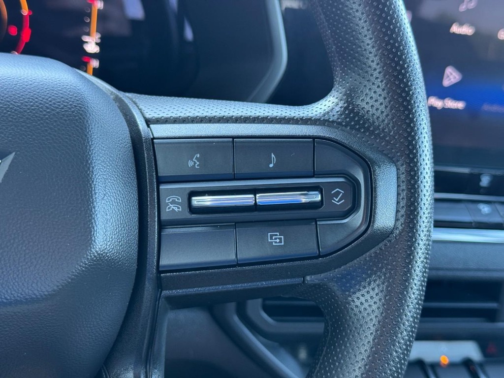 Chevrolet Colorado Vehicle Full-screen Gallery Image 17