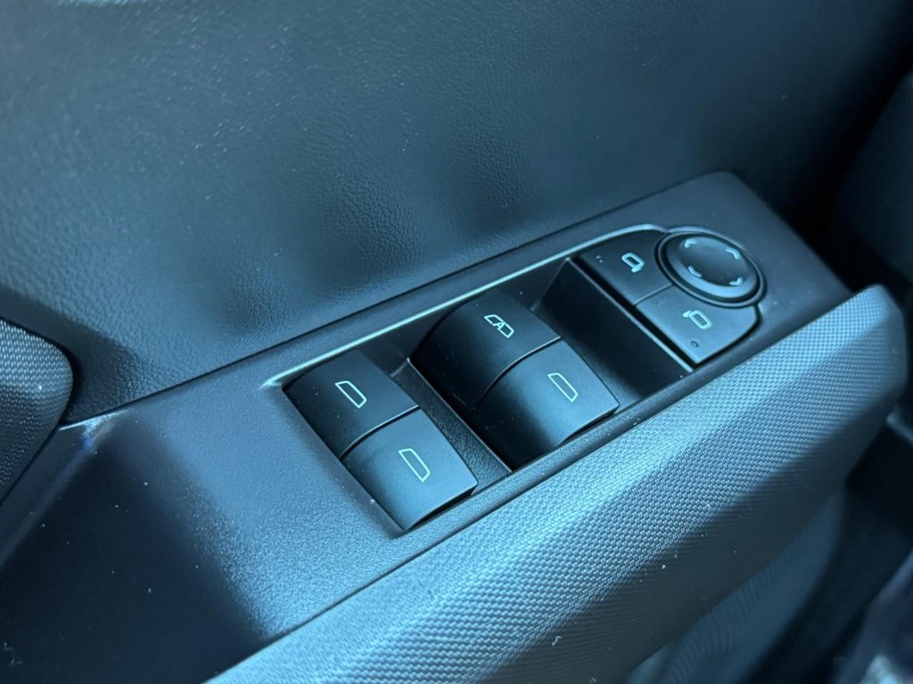 Chevrolet Colorado Vehicle Full-screen Gallery Image 21