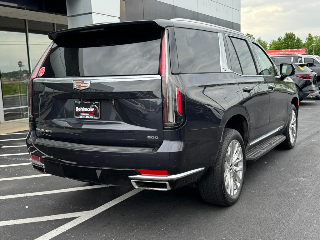 Cadillac Escalade Vehicle Full-screen Gallery Image 03