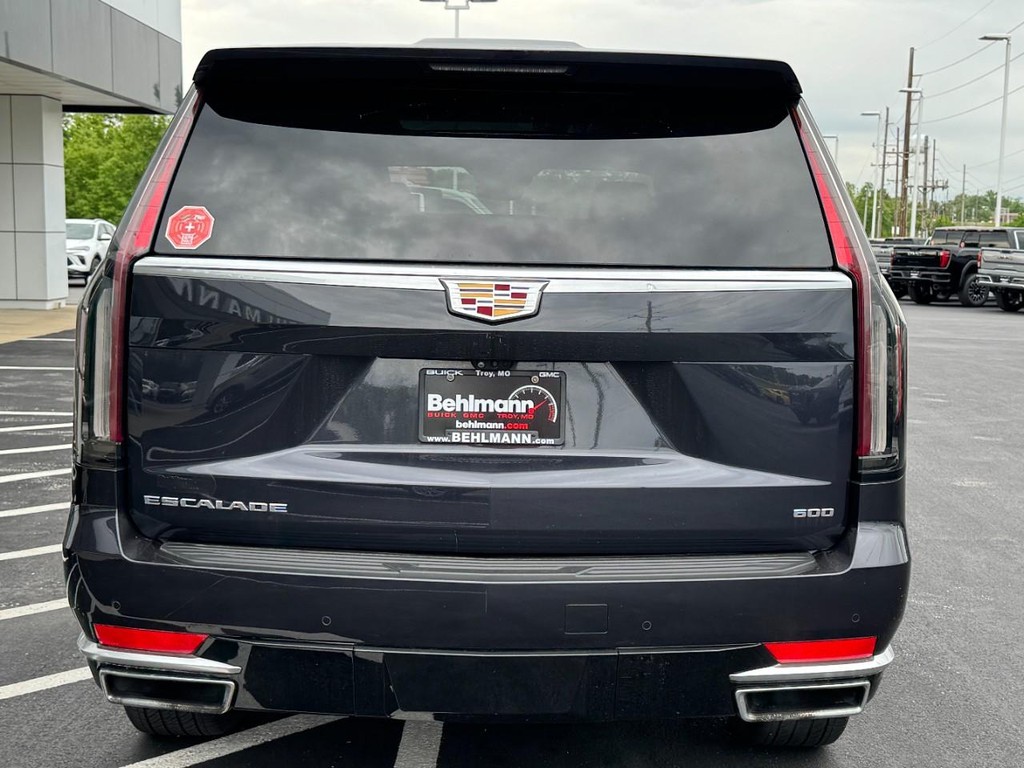 Cadillac Escalade Vehicle Full-screen Gallery Image 04