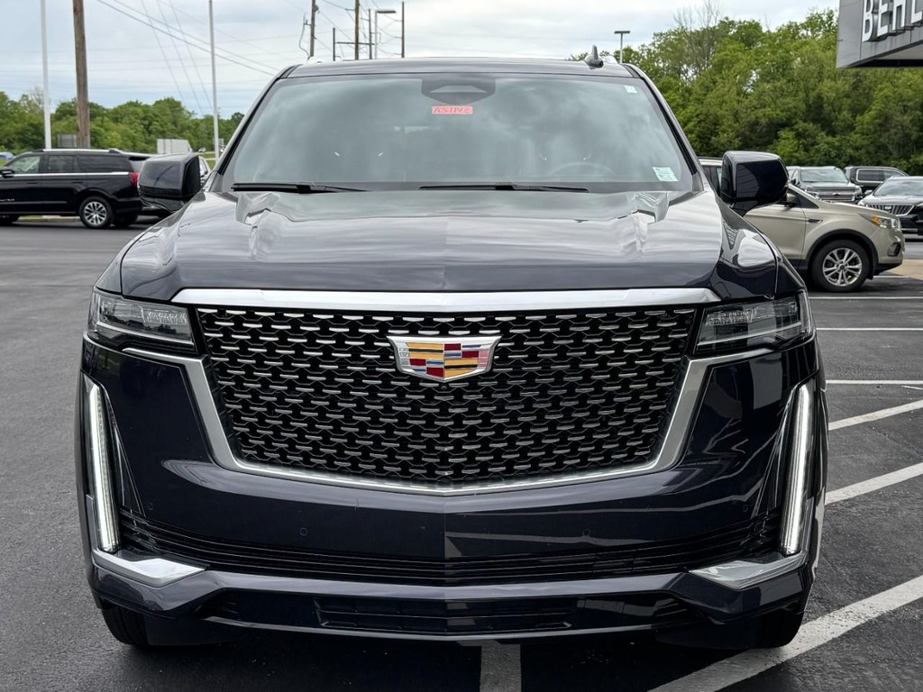 Cadillac Escalade Vehicle Full-screen Gallery Image 09
