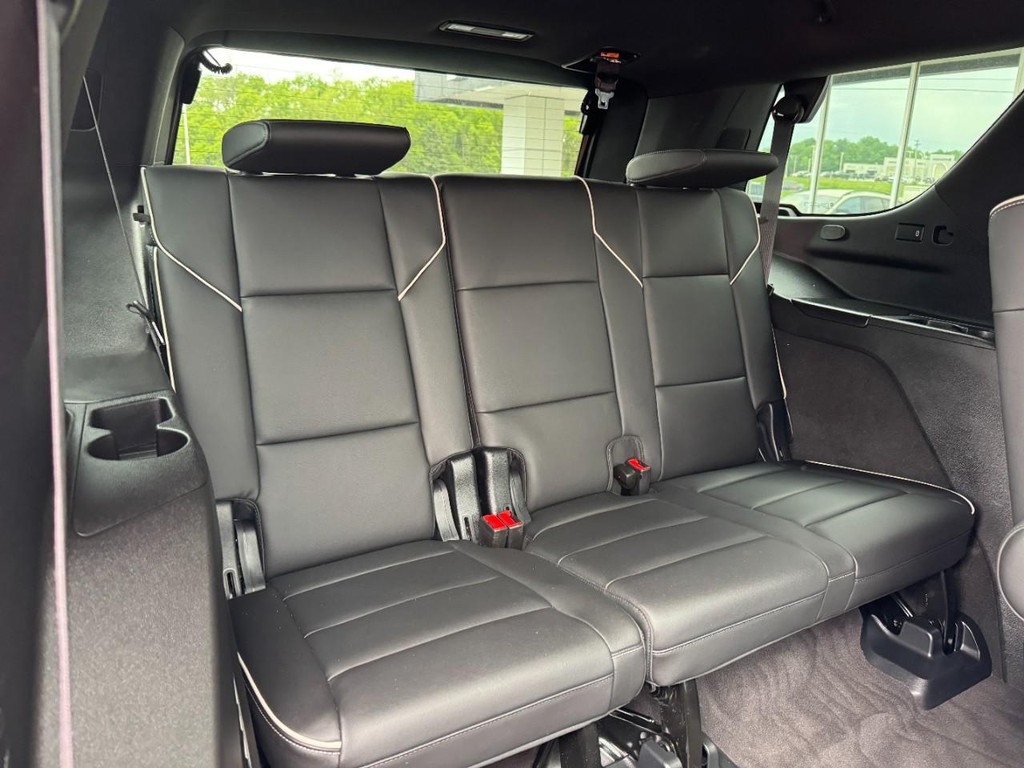 Cadillac Escalade Vehicle Full-screen Gallery Image 11
