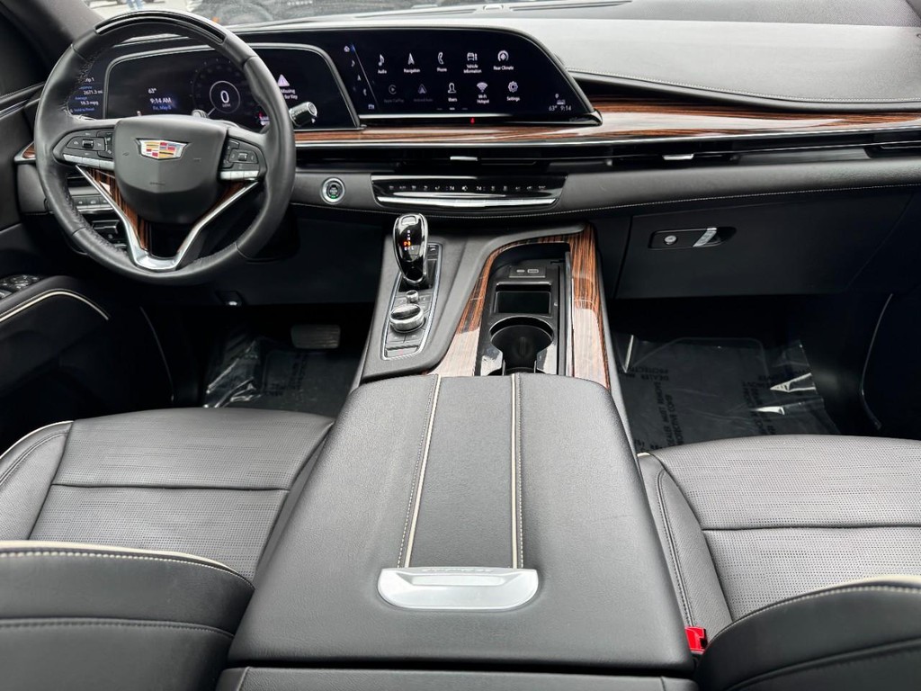 Cadillac Escalade Vehicle Full-screen Gallery Image 12