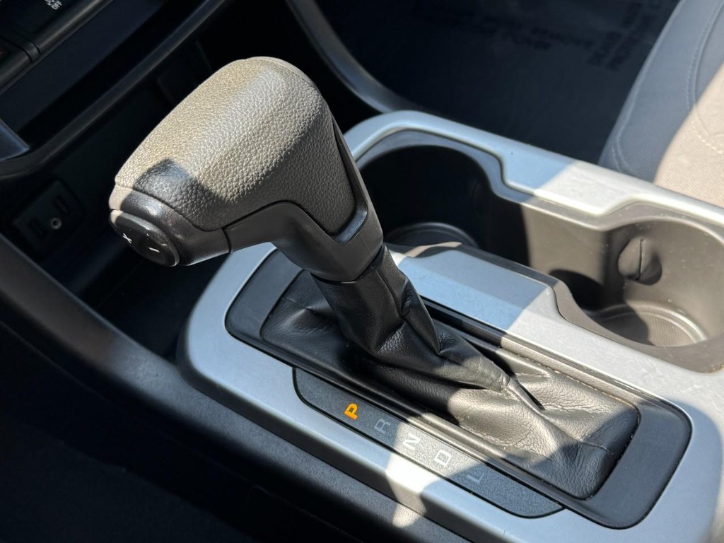 Chevrolet Colorado Vehicle Full-screen Gallery Image 19