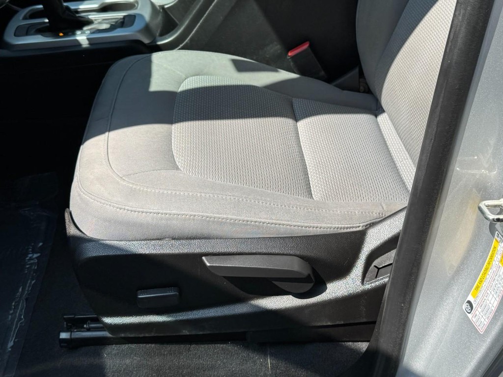 Chevrolet Colorado Vehicle Full-screen Gallery Image 22
