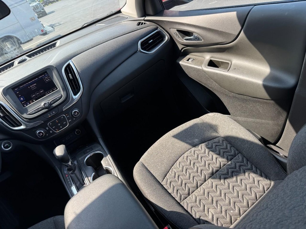 Chevrolet Equinox Vehicle Full-screen Gallery Image 10