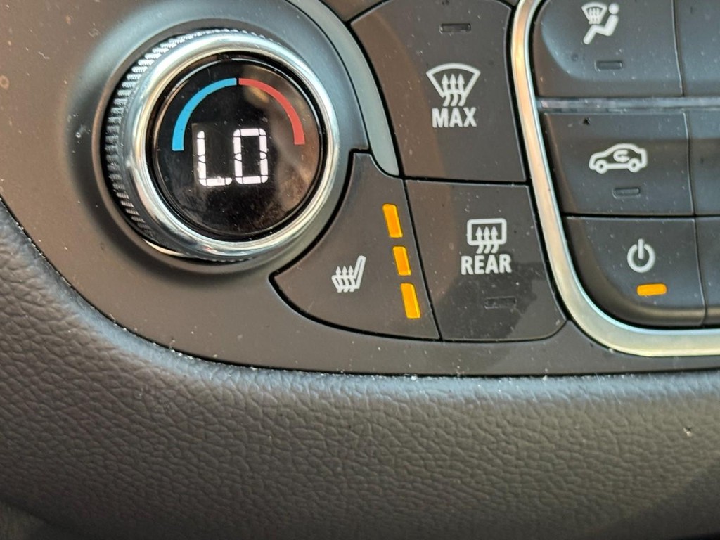 Chevrolet Equinox Vehicle Full-screen Gallery Image 14