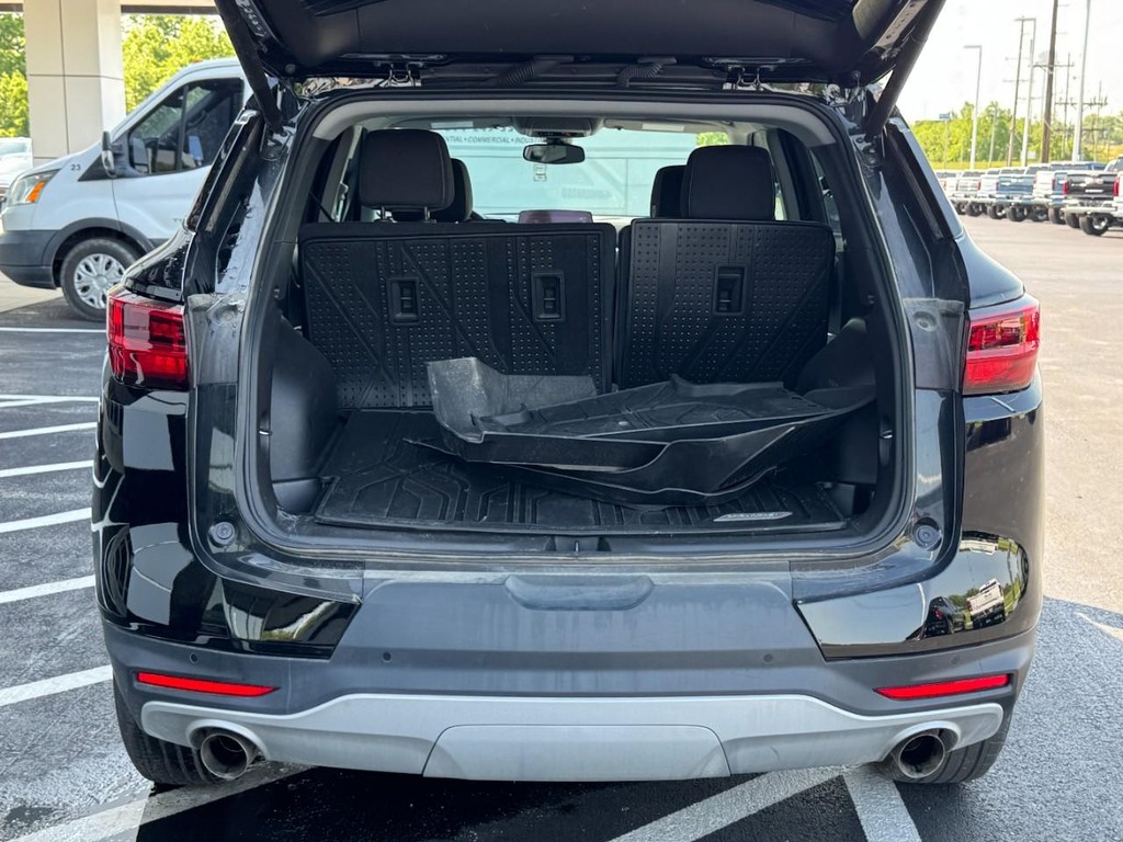 View vehicle photo 7