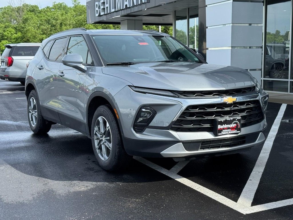Chevrolet Blazer Vehicle Full-screen Gallery Image 02