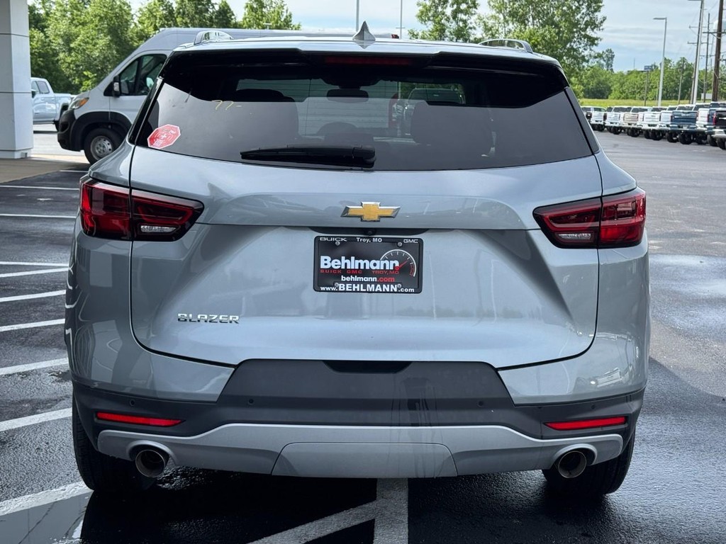 Chevrolet Blazer Vehicle Full-screen Gallery Image 04
