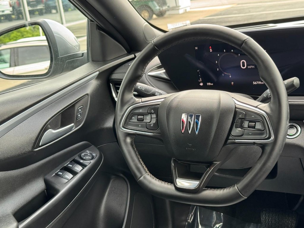 Buick Envista Vehicle Full-screen Gallery Image 12