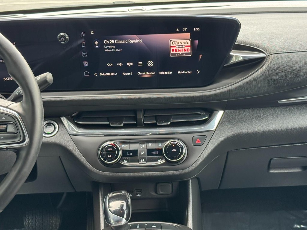 Buick Envista Vehicle Full-screen Gallery Image 13