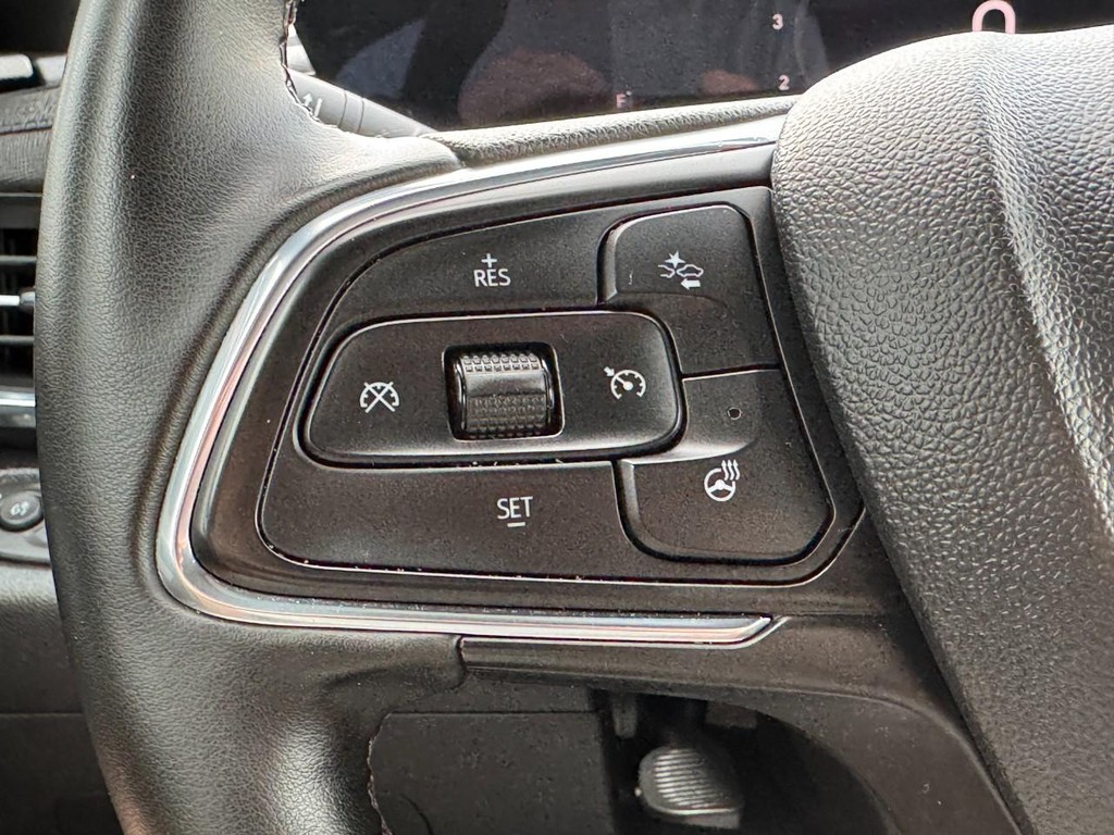 Buick Envista Vehicle Full-screen Gallery Image 16