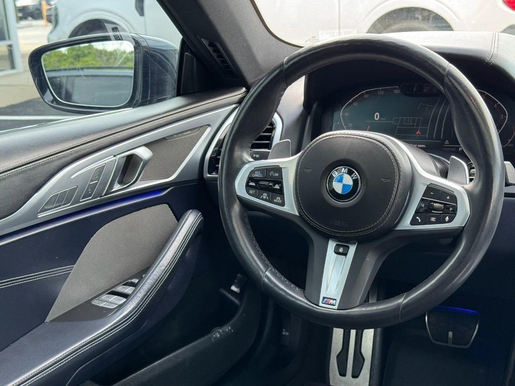 BMW 8 Series Vehicle Full-screen Gallery Image 13