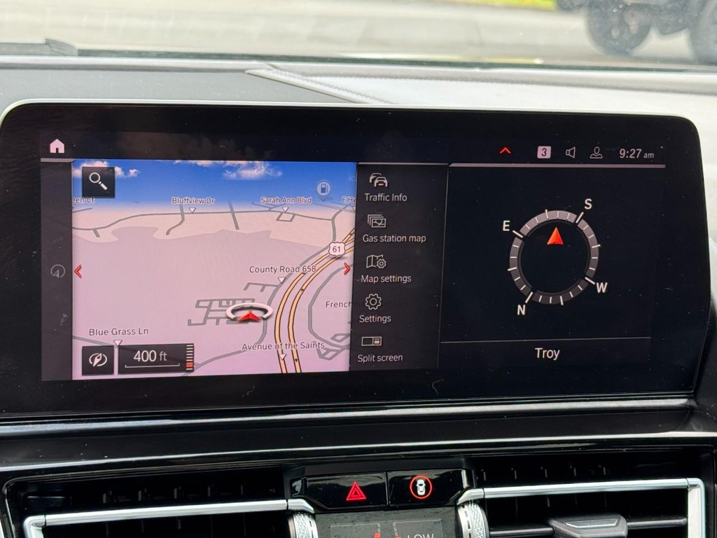 BMW 8 Series Vehicle Full-screen Gallery Image 24