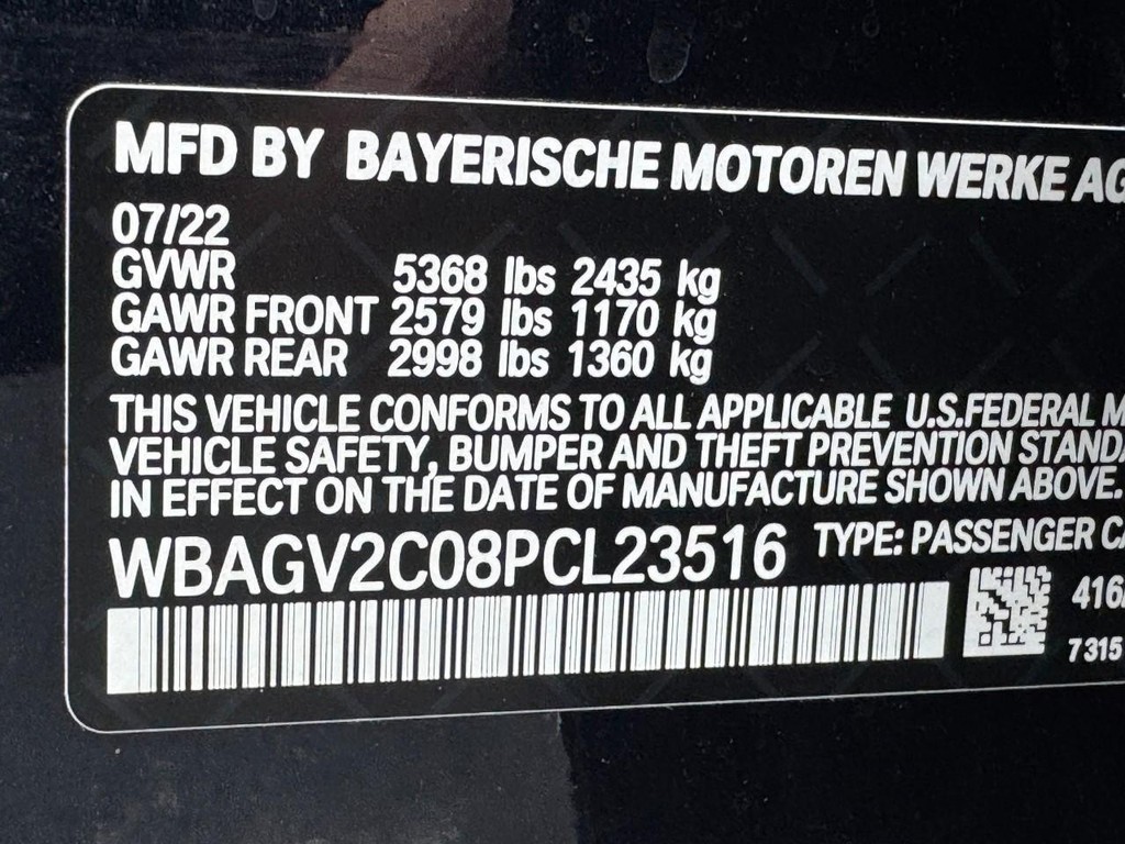 BMW 8 Series Vehicle Full-screen Gallery Image 28