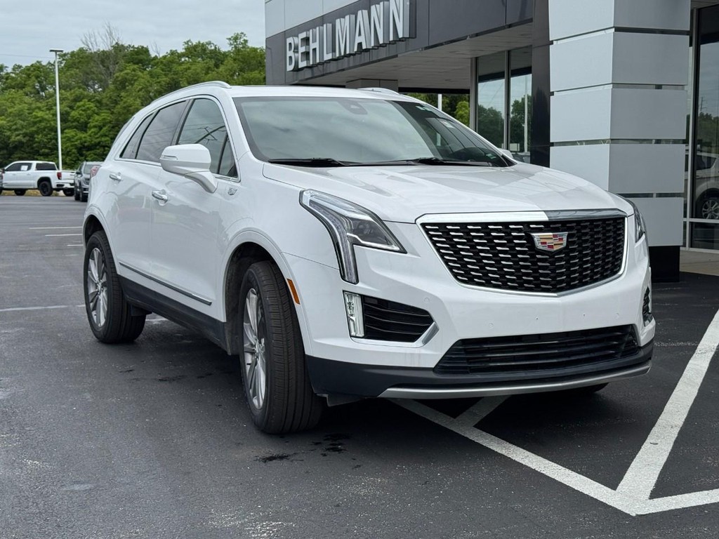 Cadillac XT5 Vehicle Full-screen Gallery Image 02