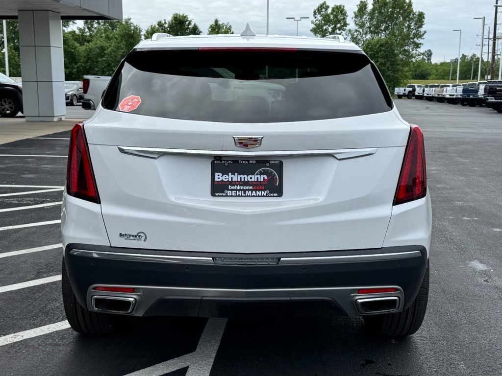 Cadillac XT5 Vehicle Full-screen Gallery Image 04