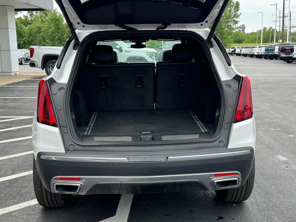Cadillac XT5 Vehicle Full-screen Gallery Image 05