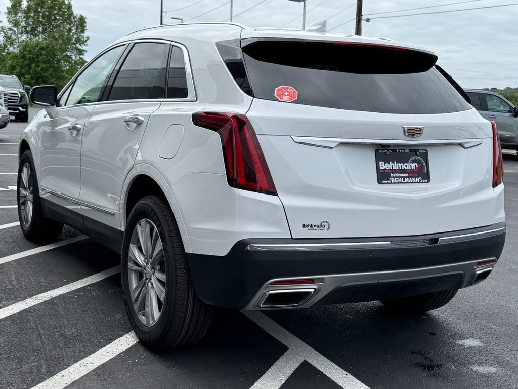 Cadillac XT5 Vehicle Full-screen Gallery Image 06