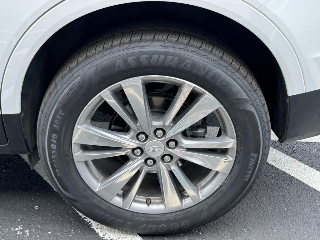 Cadillac XT5 Vehicle Full-screen Gallery Image 07