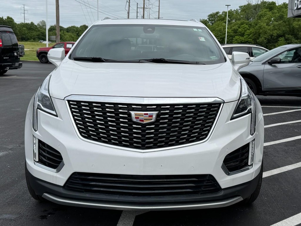Cadillac XT5 Vehicle Full-screen Gallery Image 09