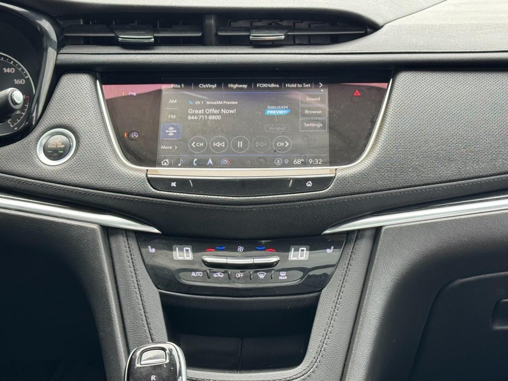 Cadillac XT5 Vehicle Full-screen Gallery Image 13