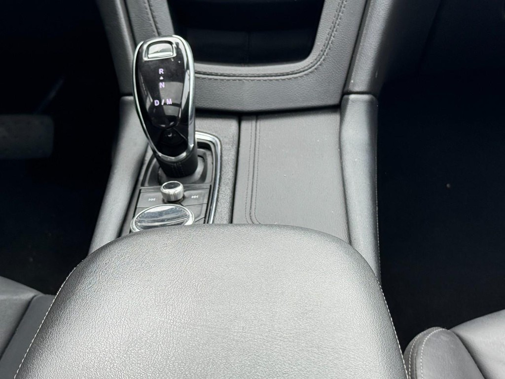 Cadillac XT5 Vehicle Full-screen Gallery Image 14