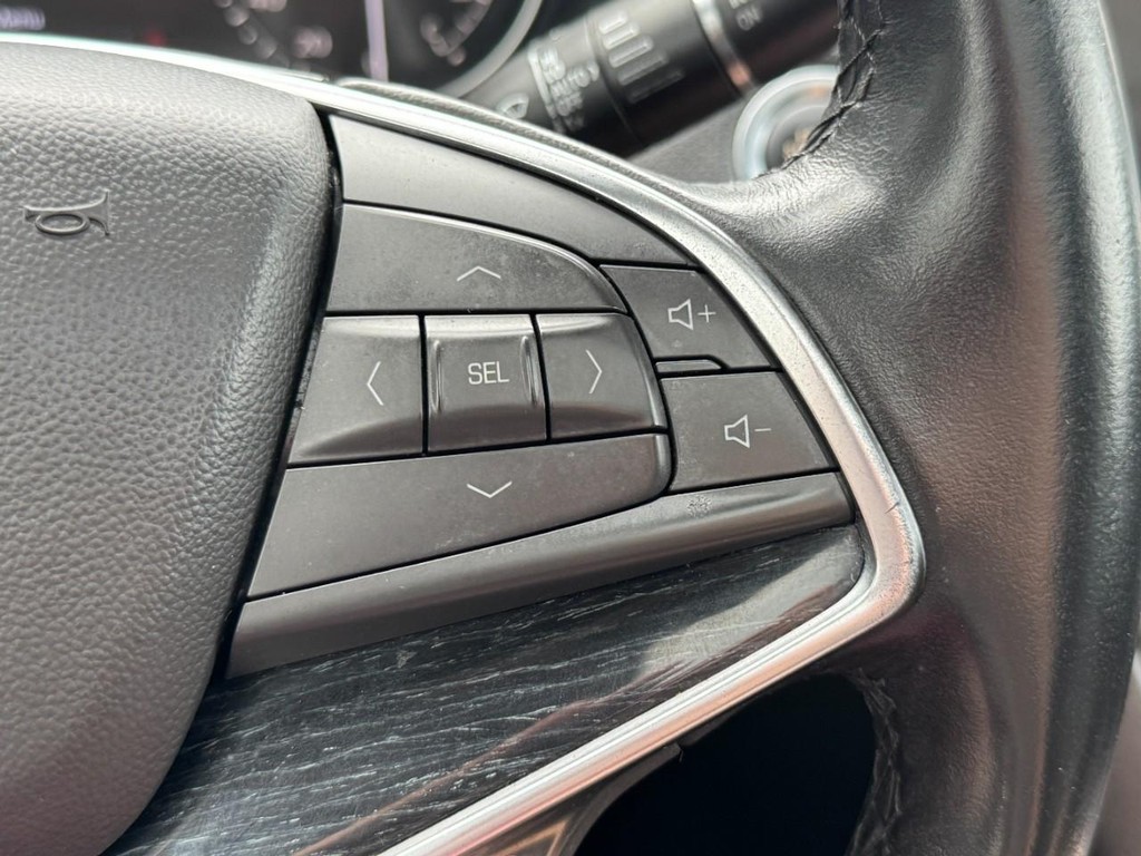 Cadillac XT5 Vehicle Full-screen Gallery Image 19