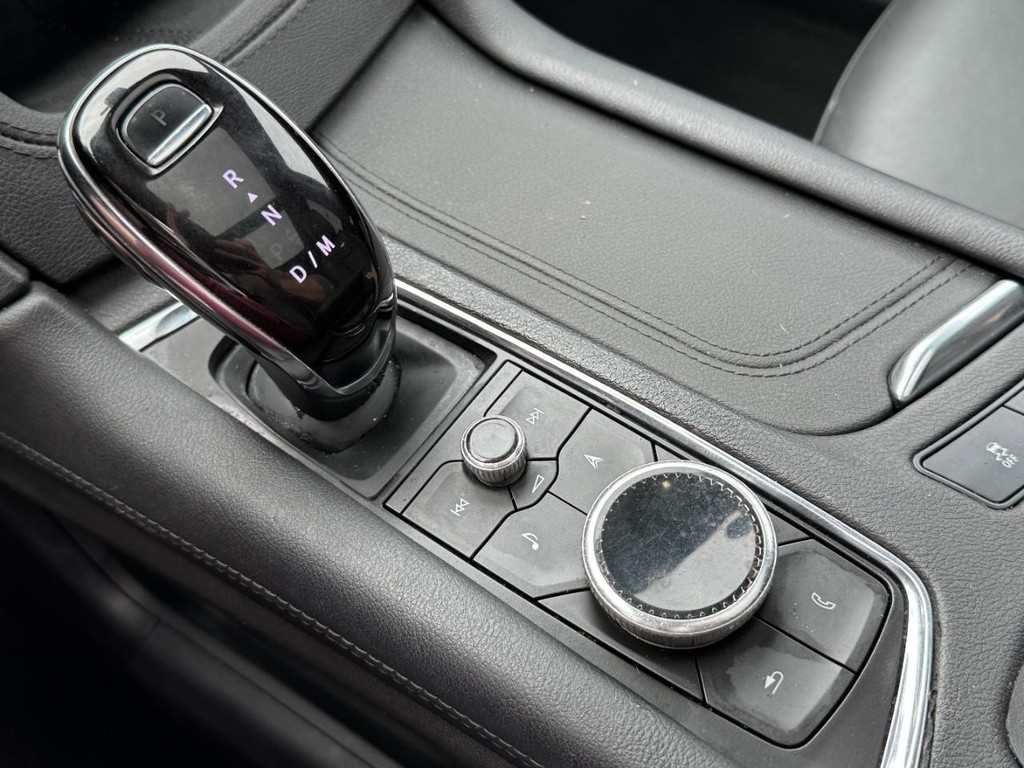 Cadillac XT5 Vehicle Full-screen Gallery Image 22