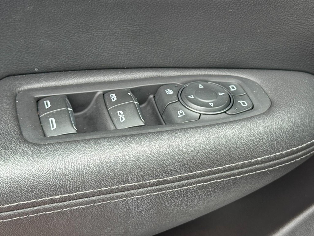 Cadillac XT5 Vehicle Full-screen Gallery Image 24