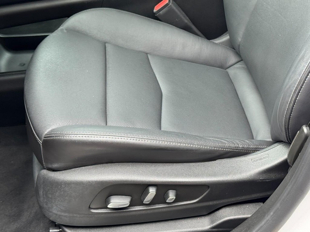 Cadillac XT5 Vehicle Full-screen Gallery Image 25