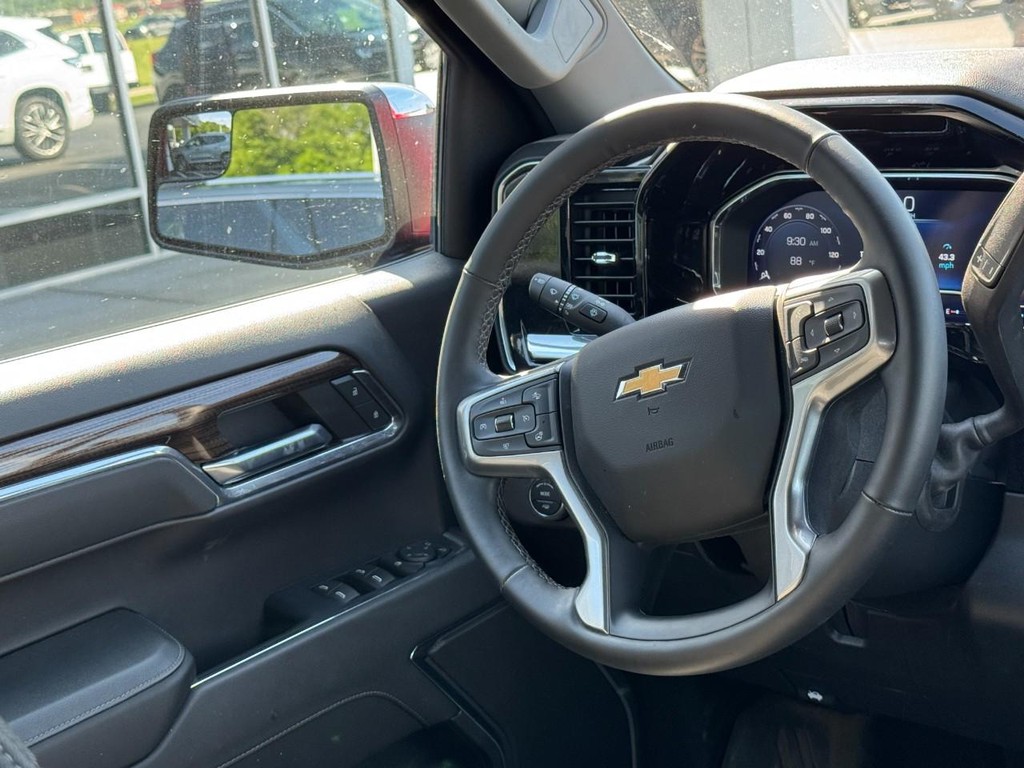 Chevrolet Silverado 1500 Vehicle Full-screen Gallery Image 14