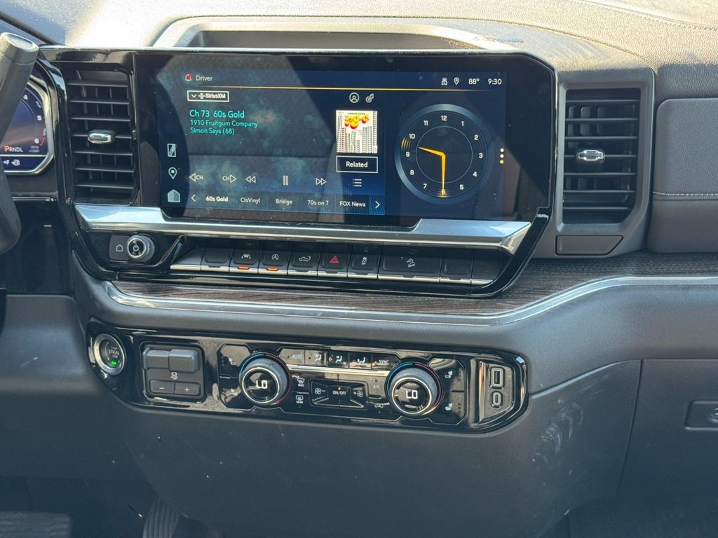 Chevrolet Silverado 1500 Vehicle Full-screen Gallery Image 15