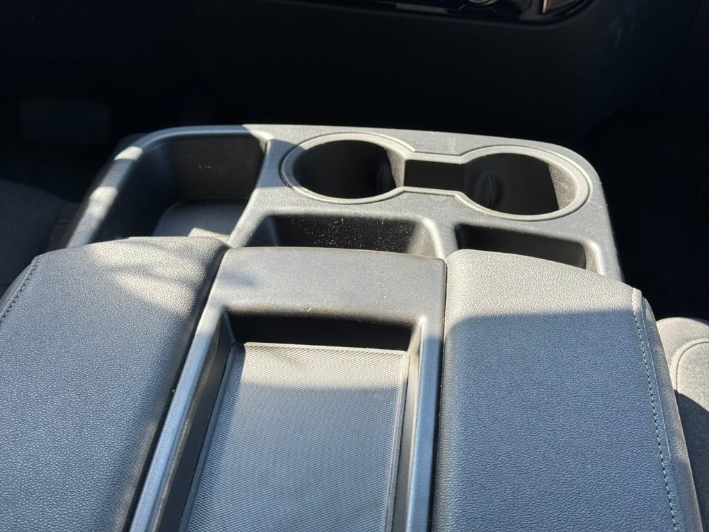 Chevrolet Silverado 1500 Vehicle Full-screen Gallery Image 16