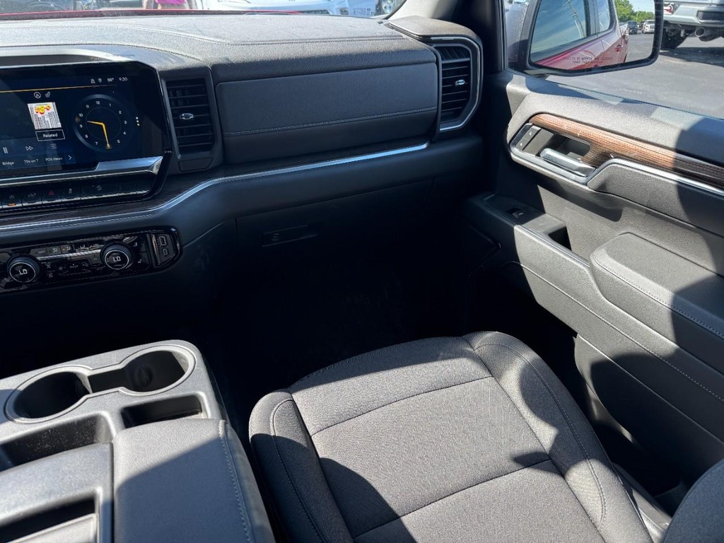 Chevrolet Silverado 1500 Vehicle Full-screen Gallery Image 17